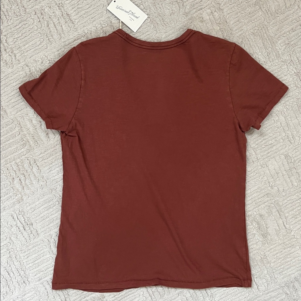 Universal Thread v-neck short sleeve t-shirt,
Size Medium, New with tags - Picture 9 of 16